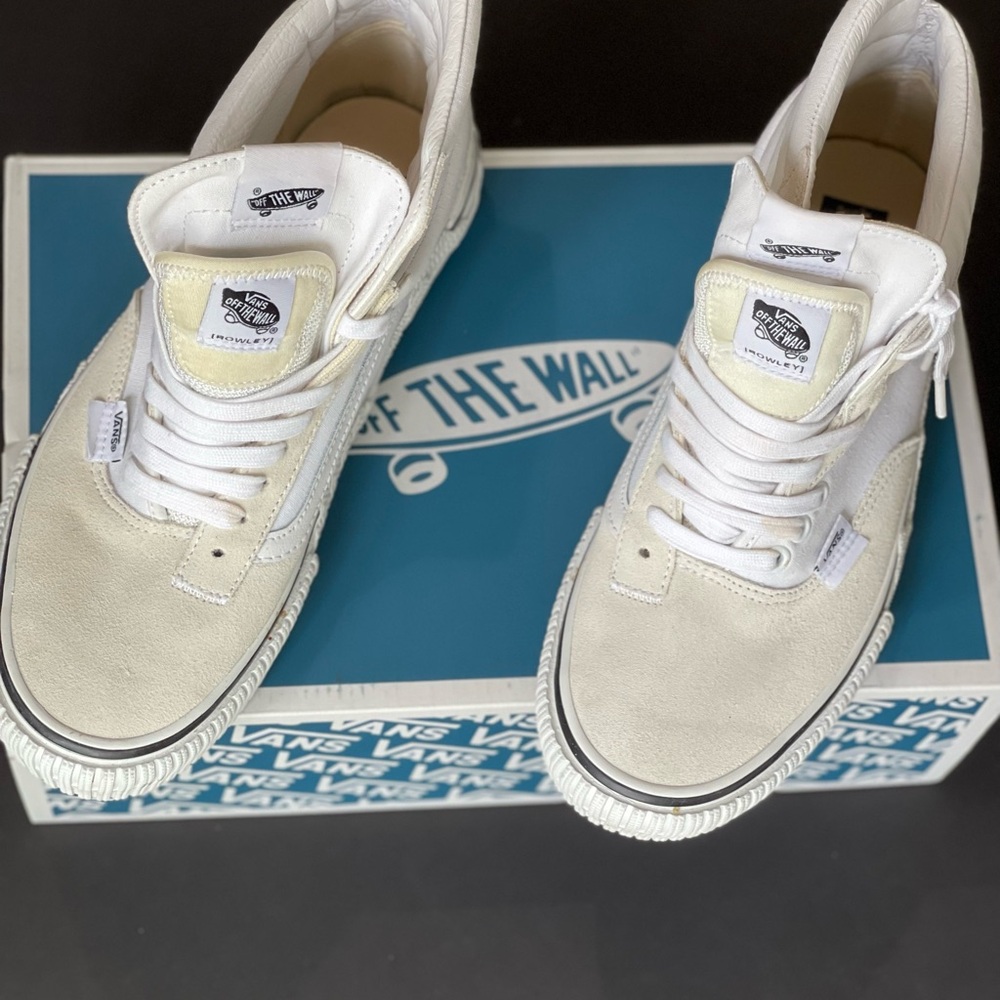 Vans Off The Wall White High-Top Sneakers. Like New. Material Suede. - Picture 5 of 12